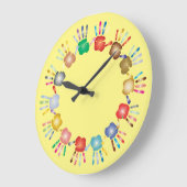 Kids Painted Hands Große Wanduhr (Winkel)