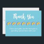 Kids Rainbow Birthday Party Dankeskarte<br><div class="desc">Vielen Dank. Ich Liebe deine Geschenke,  aber die beste Zeit ist es,  besondere Zeit mit dir zu verbringen. Brillante Regenbogen auf einer blauen Dankeschön-Karte für Ihre Rainbow-Geburtstagsparty.</div>