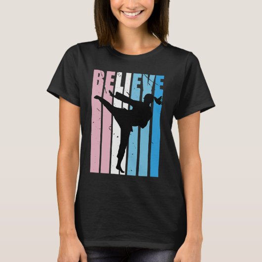 Kids Retro Karate Motivational Believe Practice Th T-Shirt (Vorderseite)