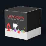 Kids Science Party Geschenkschachtel<br><div class="desc">Ist deine Liebe wissenschaftlich? Ein naturwissenschaftliches Party ist perfekt für den kleinen Wissenschaftler in Ihrem Leben! Machen Sie es zu einer explosiven Kindergeburtstag-Party mit der Kids Science Gastgeschenk Box, die von der Enchantfancy Design Company entworfen wurde. Diese Gefälligkeitsboxen verfügen über eine wissenschaftliche Labrador-Einstellung, die alles beinhaltet, was Ihr Kind für...</div>