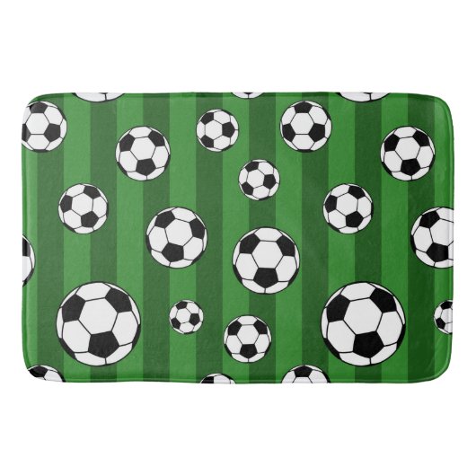 Kids Soccer Ball Pattern on Green Stripes Bathroom Badematte (Vorderseite)