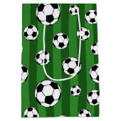 Kids Soccer Ball Pattern on Green Stripes Birthday Mittlere Geschenktüte (Rückseite)