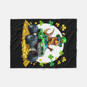 Kids St. Patrick's Day 2026 - Dinosaur reitendes M Fleecedecke (Vorderseite (Horizontal))
