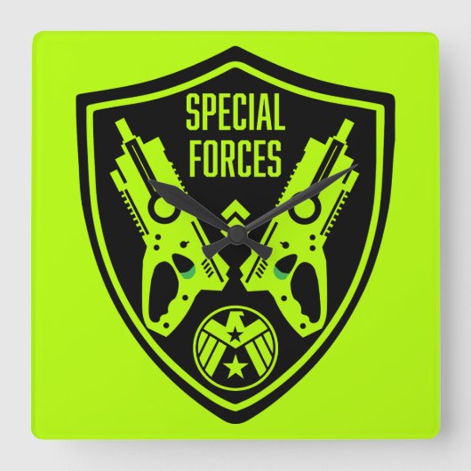 Kids Toy Dart Gun Battle Quadratische Wanduhr (Vorderseite)