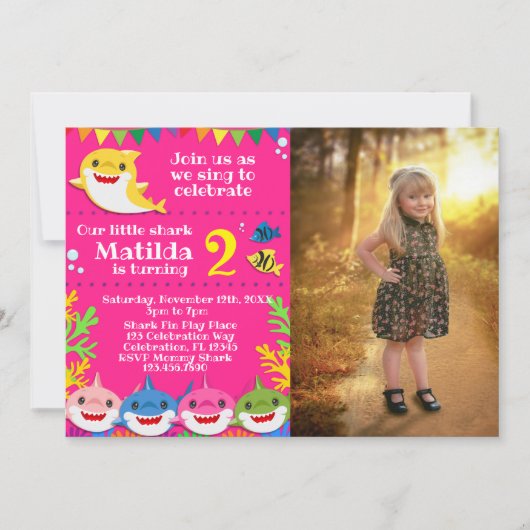 Kids Yellow Rainbow Shark Birthday Foto Einladung (Vorderseite)