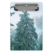 Kiefernbaum mit Schnee Mini Klemmbrett (Vorderseite)