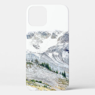 KIEFERNBÄUME IN DER NÄHE EINES MIT SCHNEE BEDECKTE Case-Mate iPhone HÜLLE