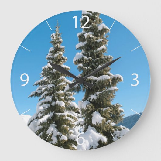 Kiefernbäume unter dem Schnee Große Wanduhr (Vorderseite)