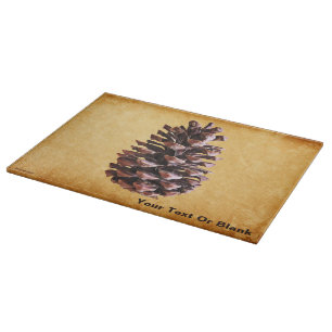 Kiefernkiefer auf Vintagem Papier Schneidebrett