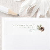 Kiefernkone und Blätter Rücksendeadresse (Insitu)