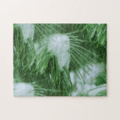 Kiefernnadeln im Schnee und im Winter Puzzle (Horizontal)