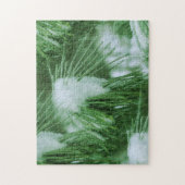 Kiefernnadeln im Schnee und im Winter Puzzle (Vertikal)