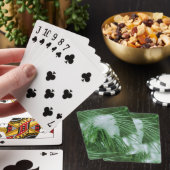 Kiefernnadeln im Schnee und im Winter Spielkarten (In Situ)