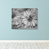 Kiefernnadeln mit Frostbedeckung Leinwanddruck (Insitu (Holzboden))