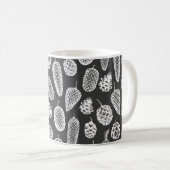 Kiefernzapfen handgezeichnetes nahtloses Muster. b Kaffeetasse (VorderseiteRechts)