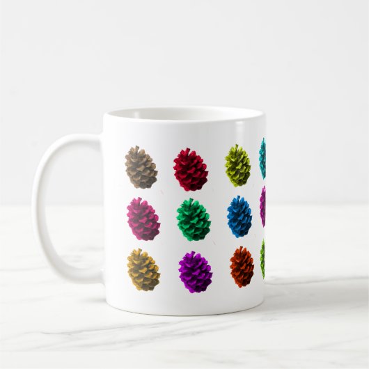 Kiefernzapfen in farbiger Tasse (Links)