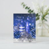 Kiefernzapfen mit blauen Kerzen Feiertagspostkarte (Stehend Vorderseite)