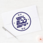 Kies weniger befördert runder aufkleber (Umschlag)