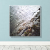 Kiesel am Strand - Blue Trimmine Ocean Leinwanddruck (Insitu (Holzboden))