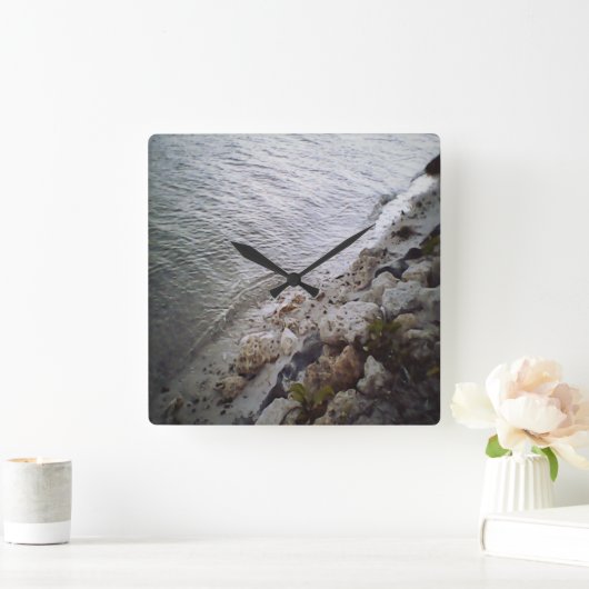 Kiesel am Strand Quadratische Wanduhr (Zuhause)