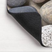 Kiesel-Steine auf Sand für Hintergrund Mousepad (Ecke)