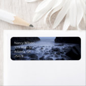 Kiesel und Felsen entlang der Küste des Ozeans (Insitu)