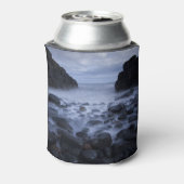 Kiesel und Felsen entlang der Küste des Ozeans Dosenkühler (Kanne Rückseite)