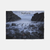 Kiesel und Felsen entlang der Küste des Ozeans Fleecedecke (Vorderseite (Horizontal))