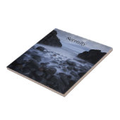 Kiesel und Felsen entlang der Küste des Ozeans Fliese (Seite)