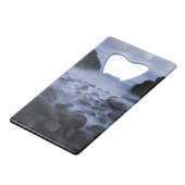 Kiesel und Felsen entlang der Küste des Ozeans Geldbeutel Flaschenöffner (Rückseite Schrägansicht)