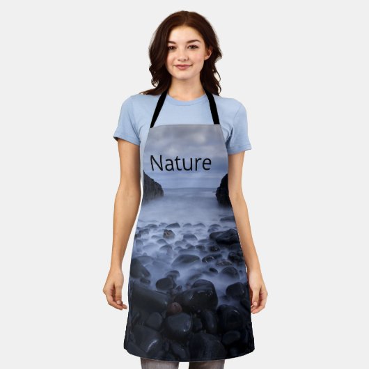 Kiesel und Felsen entlang der Küste des Ozeans Schürze (Getragen)