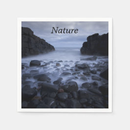 Kiesel und Felsen entlang der Küste Napkins Serviette