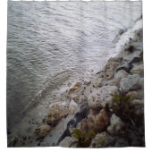 Kieselsteine am Strand Duschvorhang (Vorderseite)