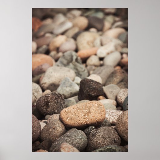 Kieselsteine am Strand Poster (Vorne)