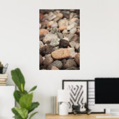 Kieselsteine am Strand Poster (Heimbüro)