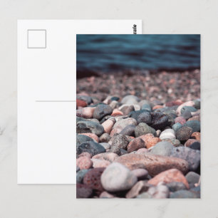 Kieselsteine am Strand Postkarte
