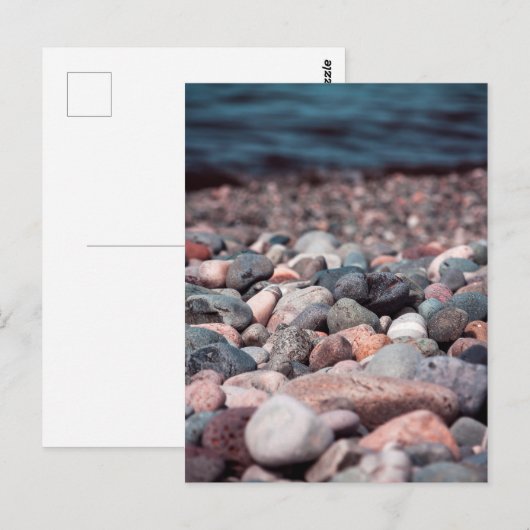 Kieselsteine am Strand Postkarte (Vorne/Hinten)