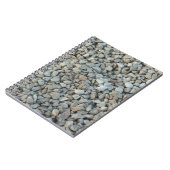 Kieselsteine auf Strandstein-Fotografie Notizblock (Linke Seite)