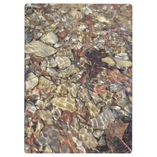 Kieselsteine in Taylor Creek Naturfotografie Klemmbrett (Rückseite)