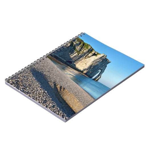 Kiesstrand und Klippe von Etretat in Frankreich Po Notizblock (Linke Seite)