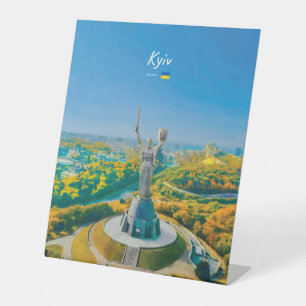 Kiew, Ukraine - Mutter Ukraine Denkmal Sockelschild