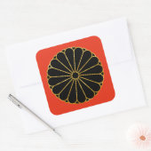 Kiku Chrysanthemum Mond Gold schwarz auf rot Quadratischer Aufkleber (Umschlag)