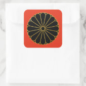 Kiku Chrysanthemum Mond Gold schwarz auf rot Quadratischer Aufkleber (Tasche)