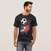Killerwhale als Fußballspieler mit Fußball T-Shirt (Vorne ganz)