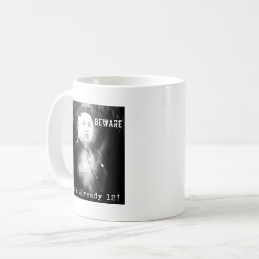Kim Jong-UNO Witz Kaffeetasse (Vorderseite Links)