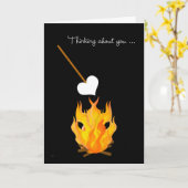 Kind am Lager denkend an Sie mit Lagerfeuer Karte (Gelbe Blume)