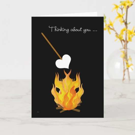 Kind am Lager denkend an Sie mit Lagerfeuer Karte (Gelbe Blume)