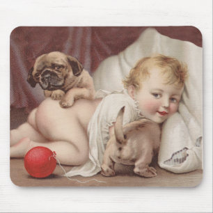 Kind am Spiel mit Möpse Mousepad