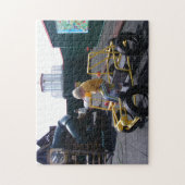 Kind, das auf Spielplatz-Jeep-Puzzlespiel klettert Puzzle (Vertikal)