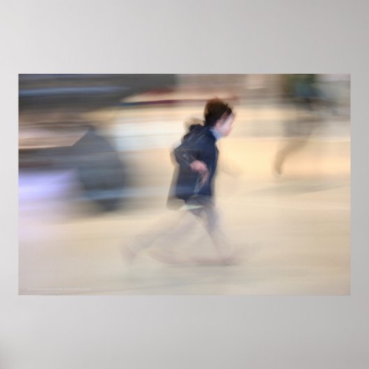 Kind, das aus dem Spider Beaubourg Poster der LB e (Vorne)